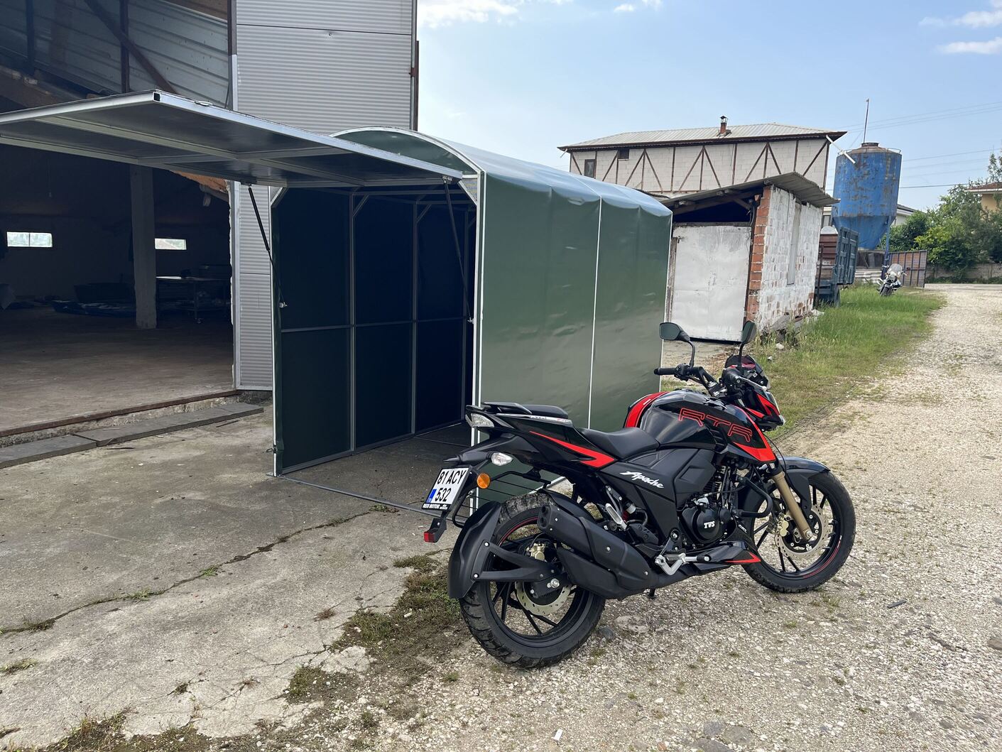 Şah motor garajı